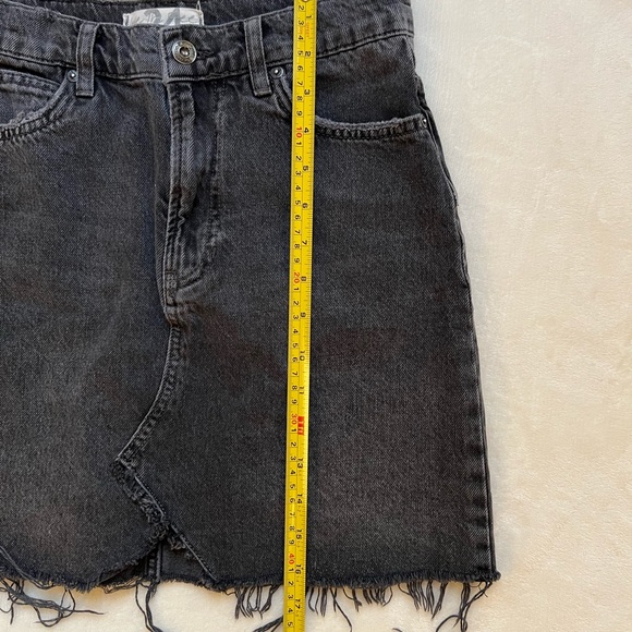 Free People Mini Jean Skirt We The Free Raw Hem Solid Black Denim Size 24 - Picture 8 of 9